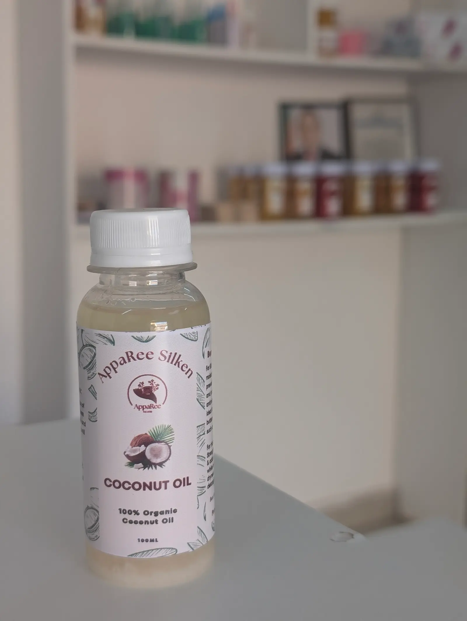 Unfractionated coconut oil